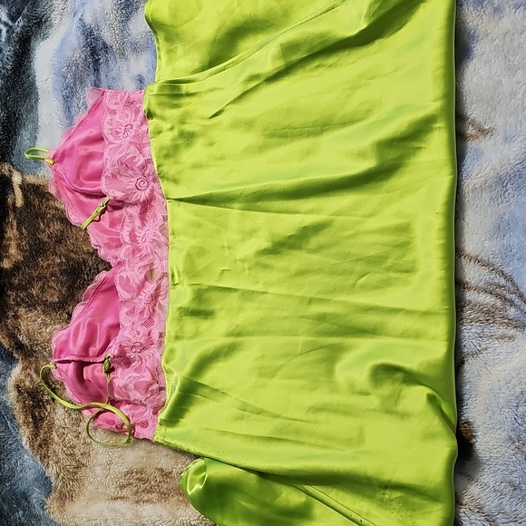 La SENZA Lime Green Satin Slip with Pink Lace Trim - Picture 2 of 3